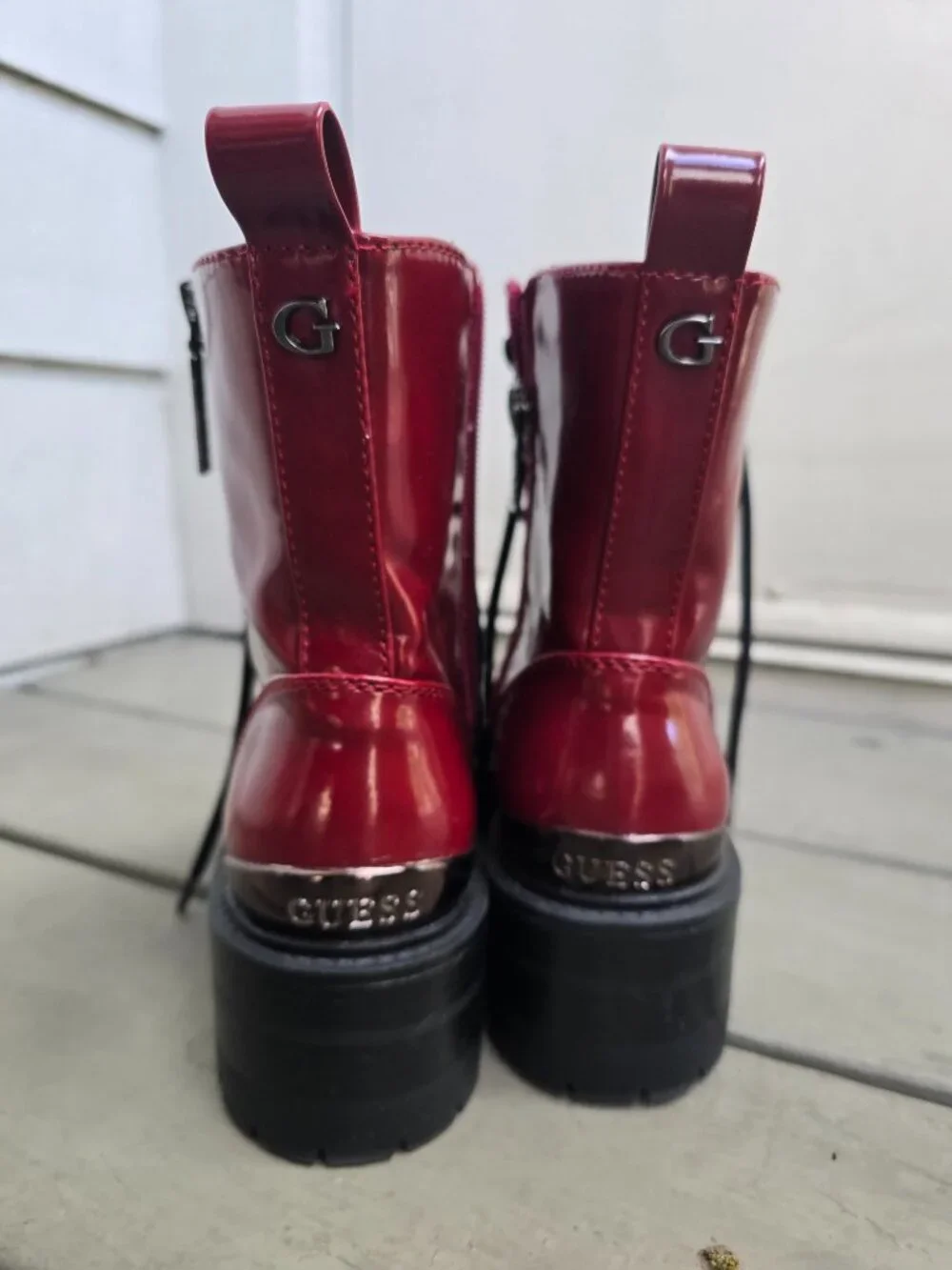 Guess Red faux leather combat boots with a 7-inch shaft - Picture 3 of 9